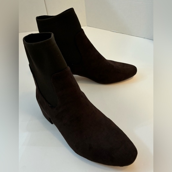 Cushionaire Women Brown Romi Block Heel Slip-On Ankle Boots Size 8 Fall Winter - Picture 6 of 15